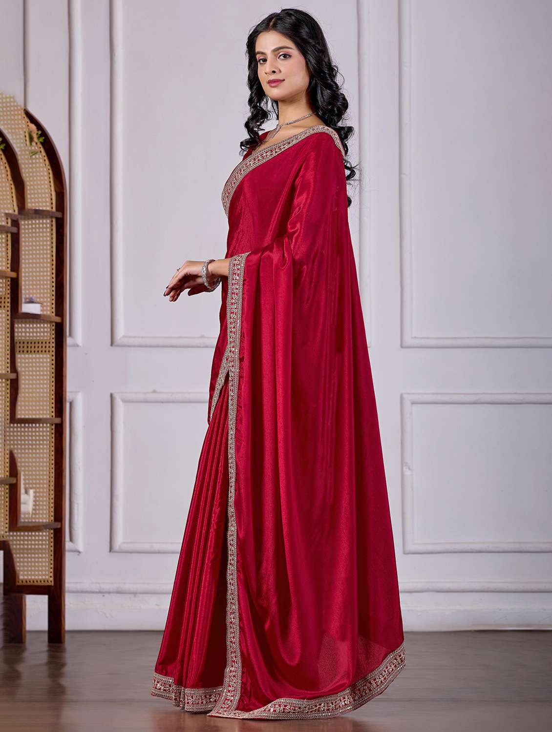 women solid with bordered saree with blouse - 22400899 -  Standard Image - 2