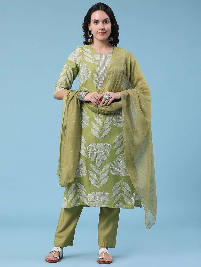 women printed three quarter sleeves kurta pant set with dupatta