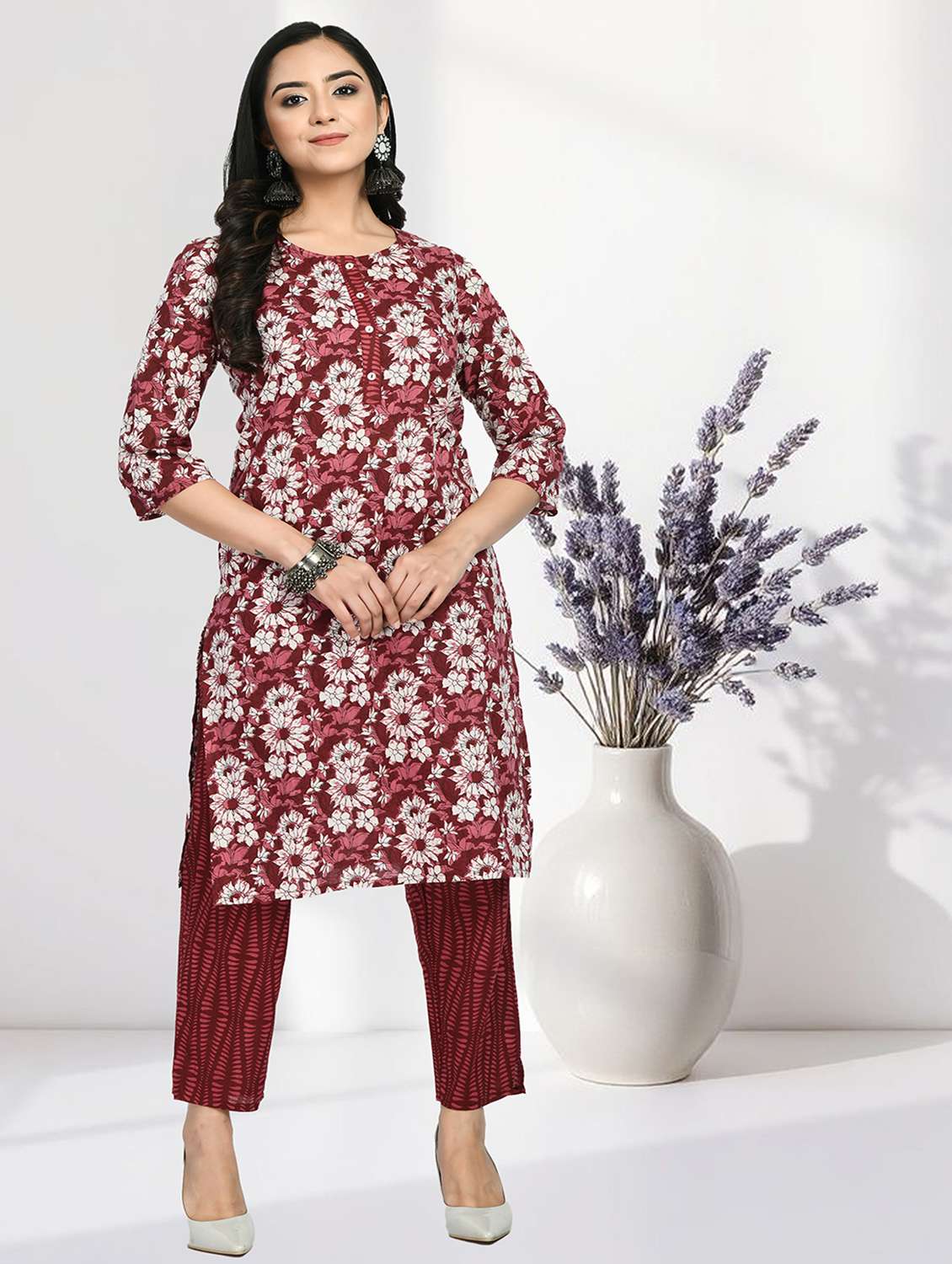 women floral three quarter sleeve straight kurta - 22404302 -  Standard Image - 2