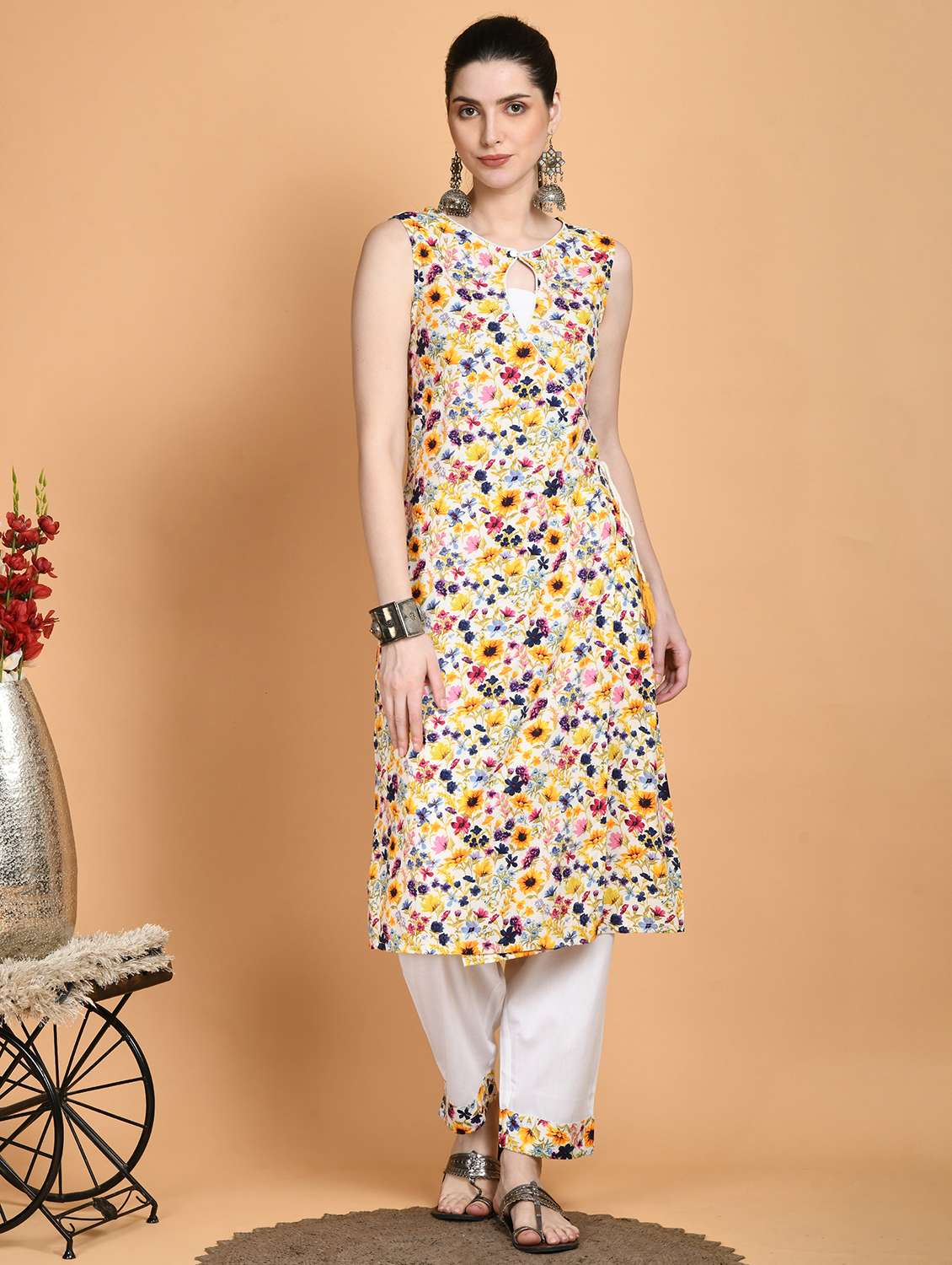 women floral sleeveless kurta pant set - 22404314 -  Standard Image - 2