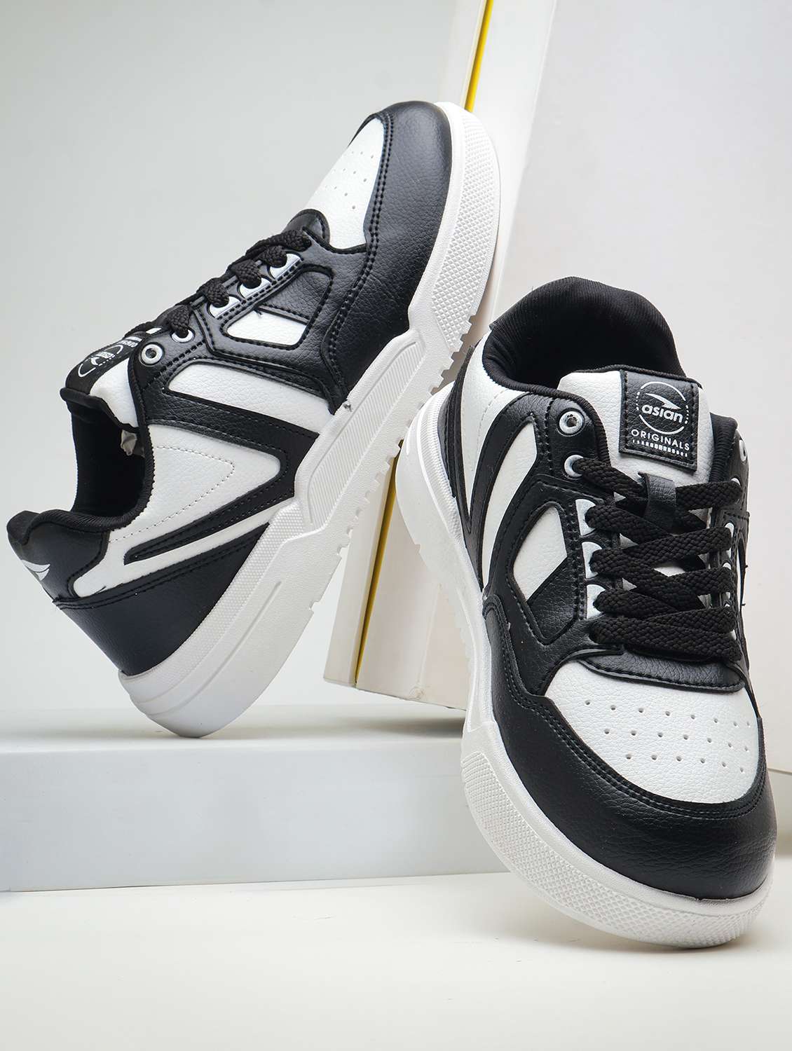 men color block lace up sneaker