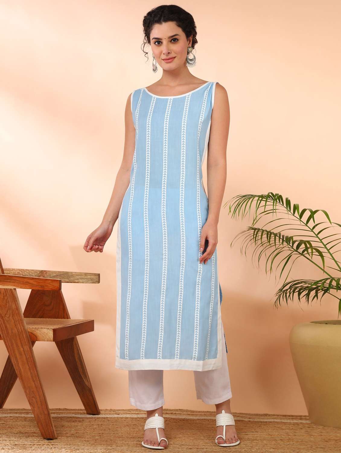 women striped sleeveless straight kurta