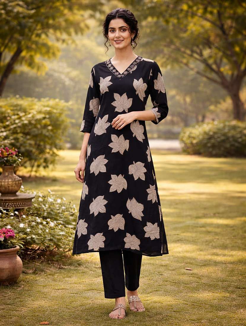women printed three quarter sleeve kurta and pant set