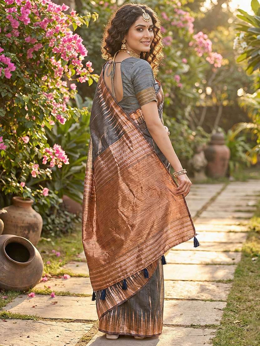 women self design handloom saree with blouse - 22408083 -  Standard Image - 2