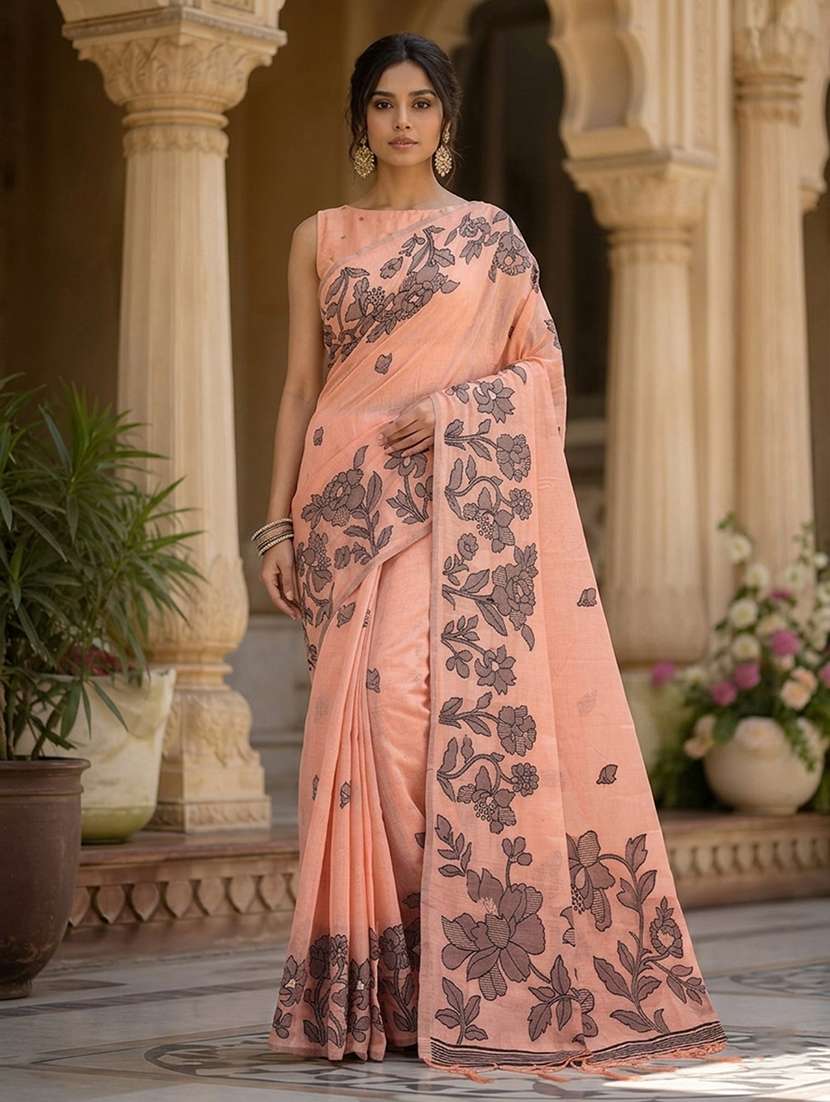 women self design bordered saree with blouse