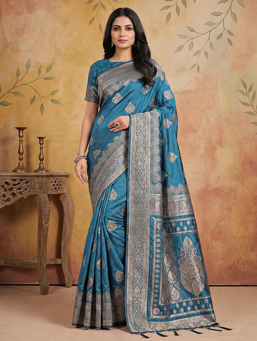 women self design banarasi saree with blouse