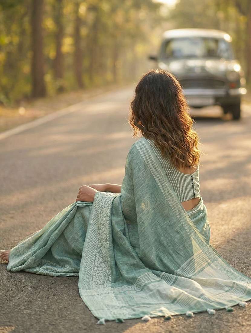 women self design bordered saree with blouse - 22408144 -  Standard Image - 2