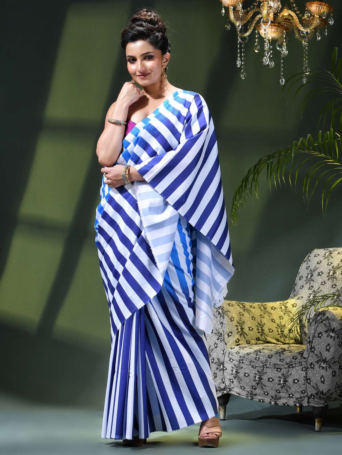 women striped printed saree - 22419798 -  Standard Image - 2