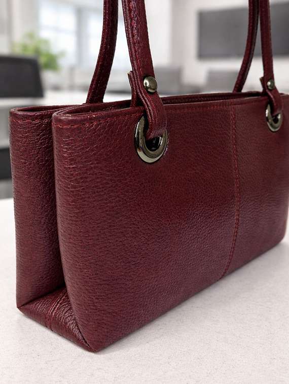 women solid leather handbag - 22423675 -  Standard Image - 2