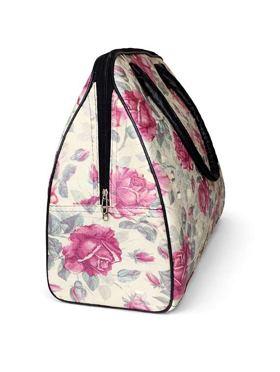 stya duffle bag for travel and shopping - 22423695 -  Standard Image - 2