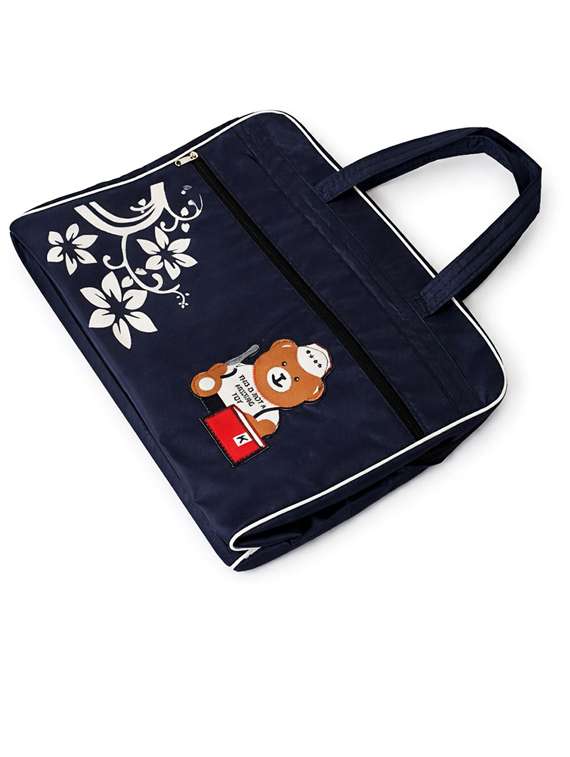 stya duffle bag for travel and shopping - 22423697 -  Standard Image - 2