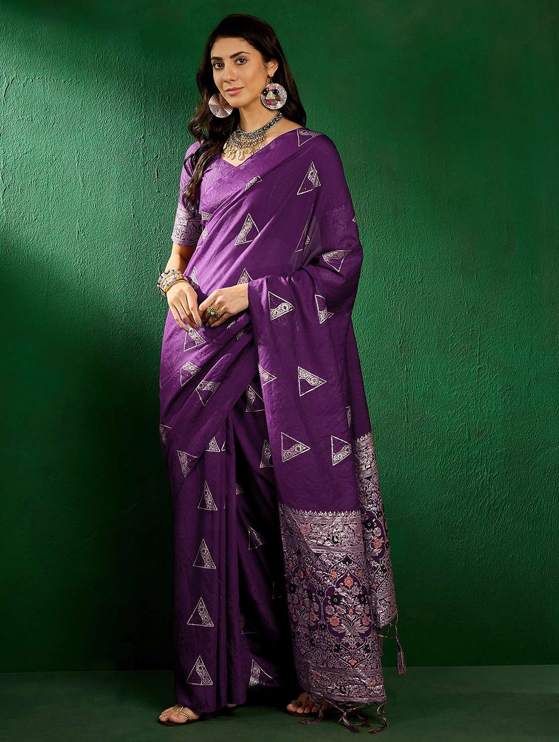 Women Self Design Banarasi Saree With Blouse - 22424320 -  Standard Image - 2