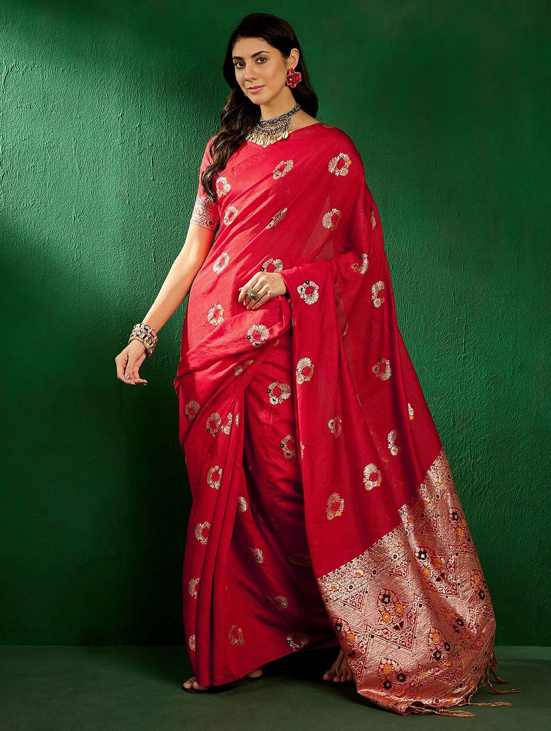women self design banarasi saree with blouse - 22424323 -  Standard Image - 2