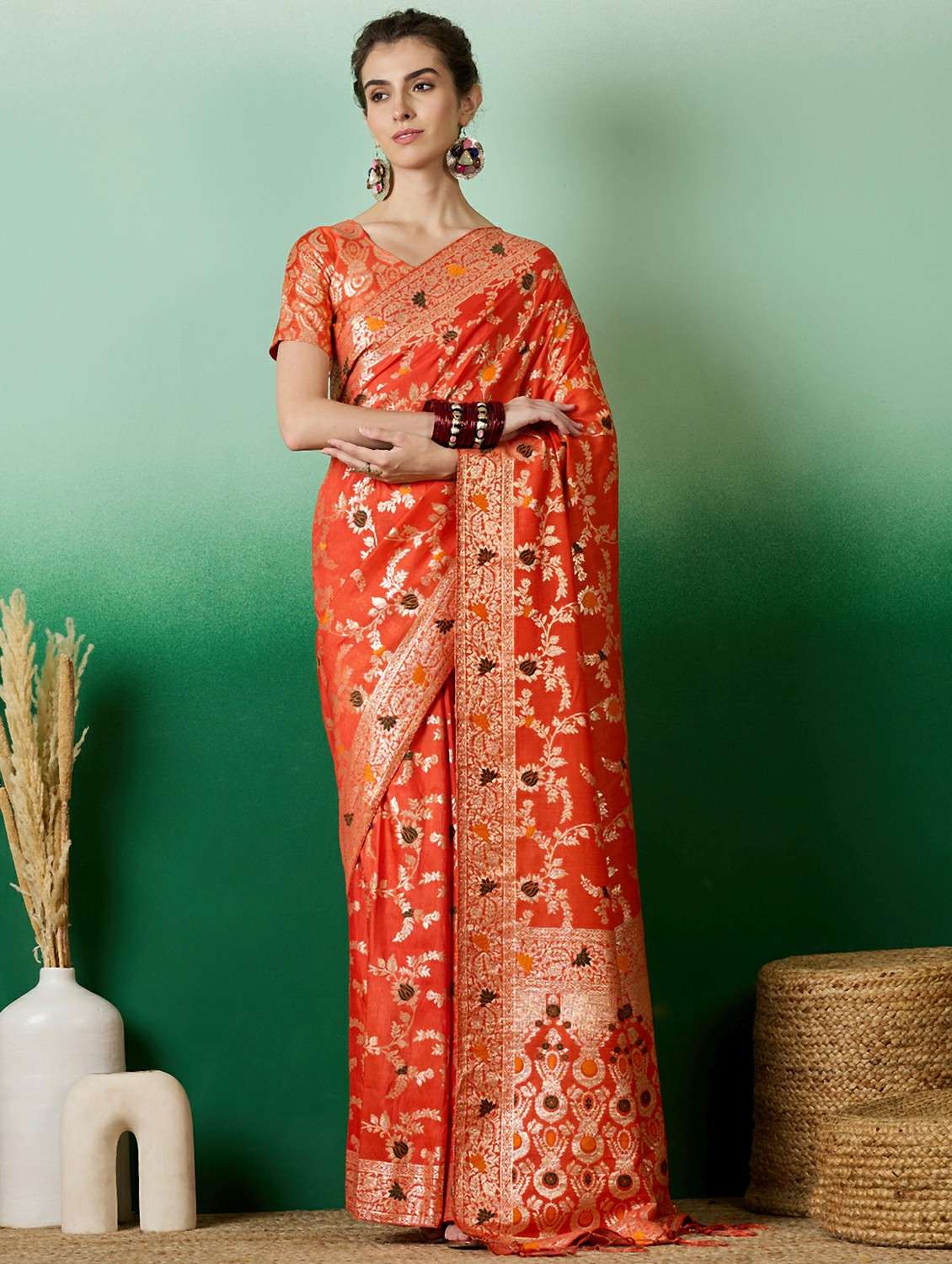 women self design banarasi saree with blouse