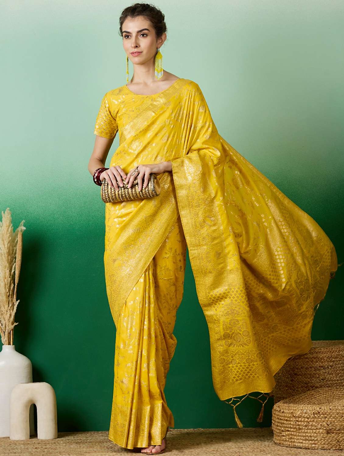 women self design banarasi saree with blouse