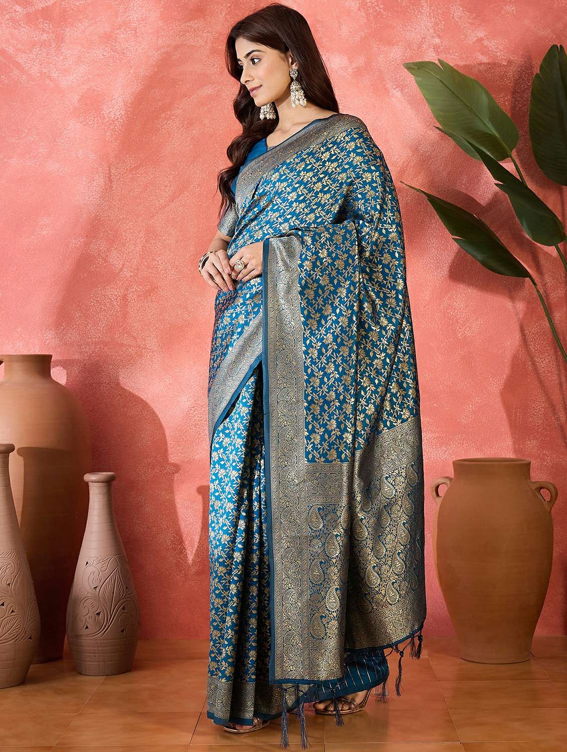 women self design banarasi saree with blouse - 22424677 -  Standard Image - 2