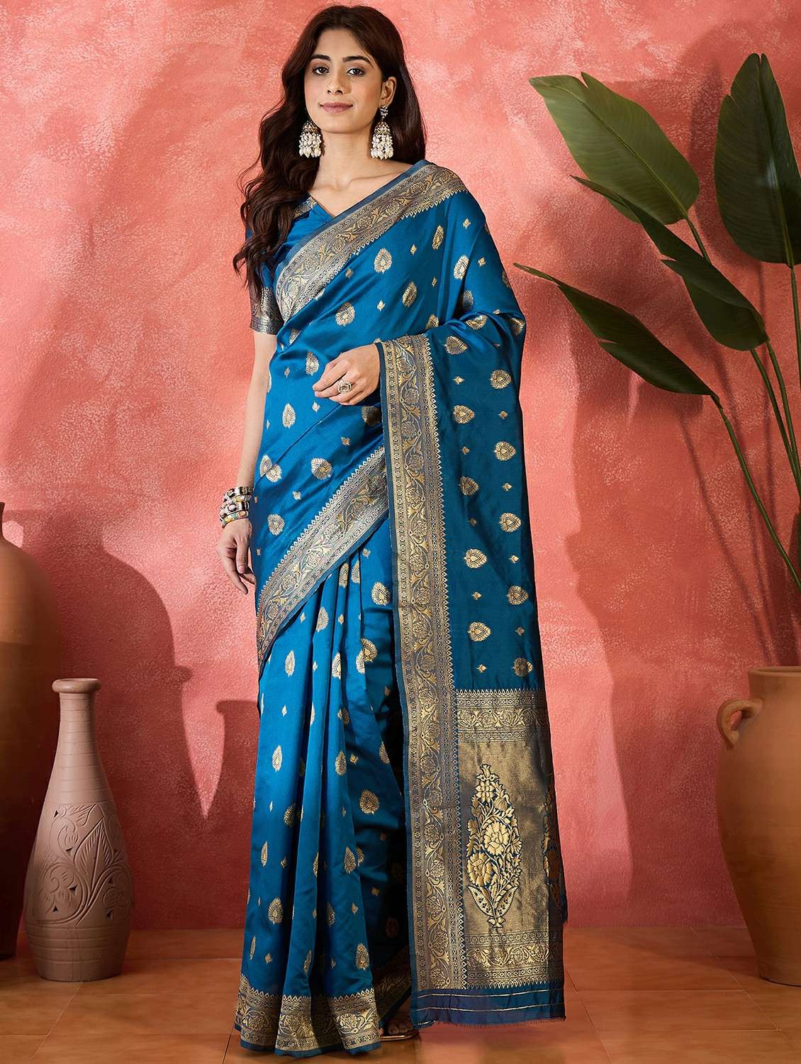 women self design banarasi saree with blouse