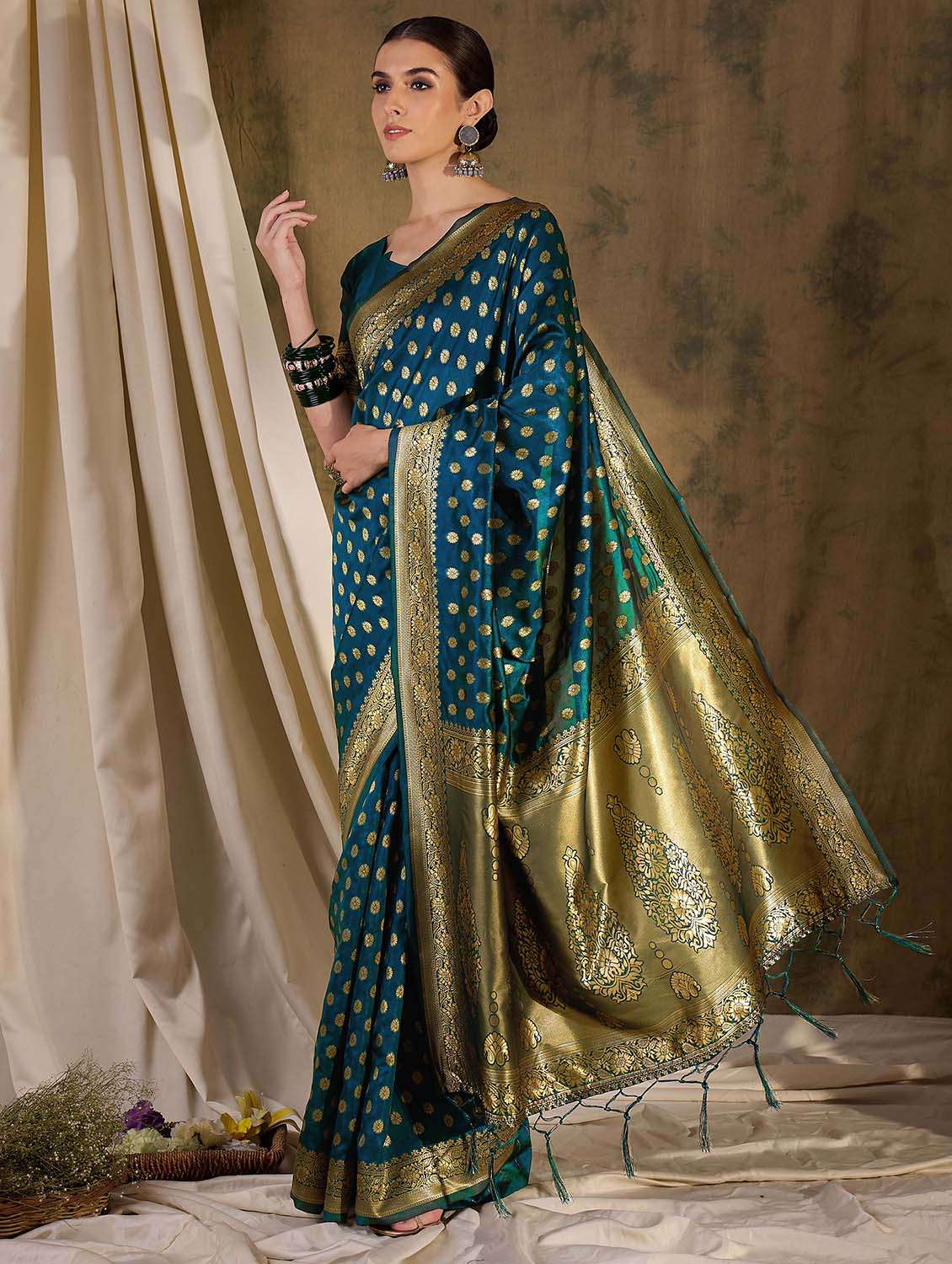 women self design banarasi saree with blouse - 22424686 -  Standard Image - 2