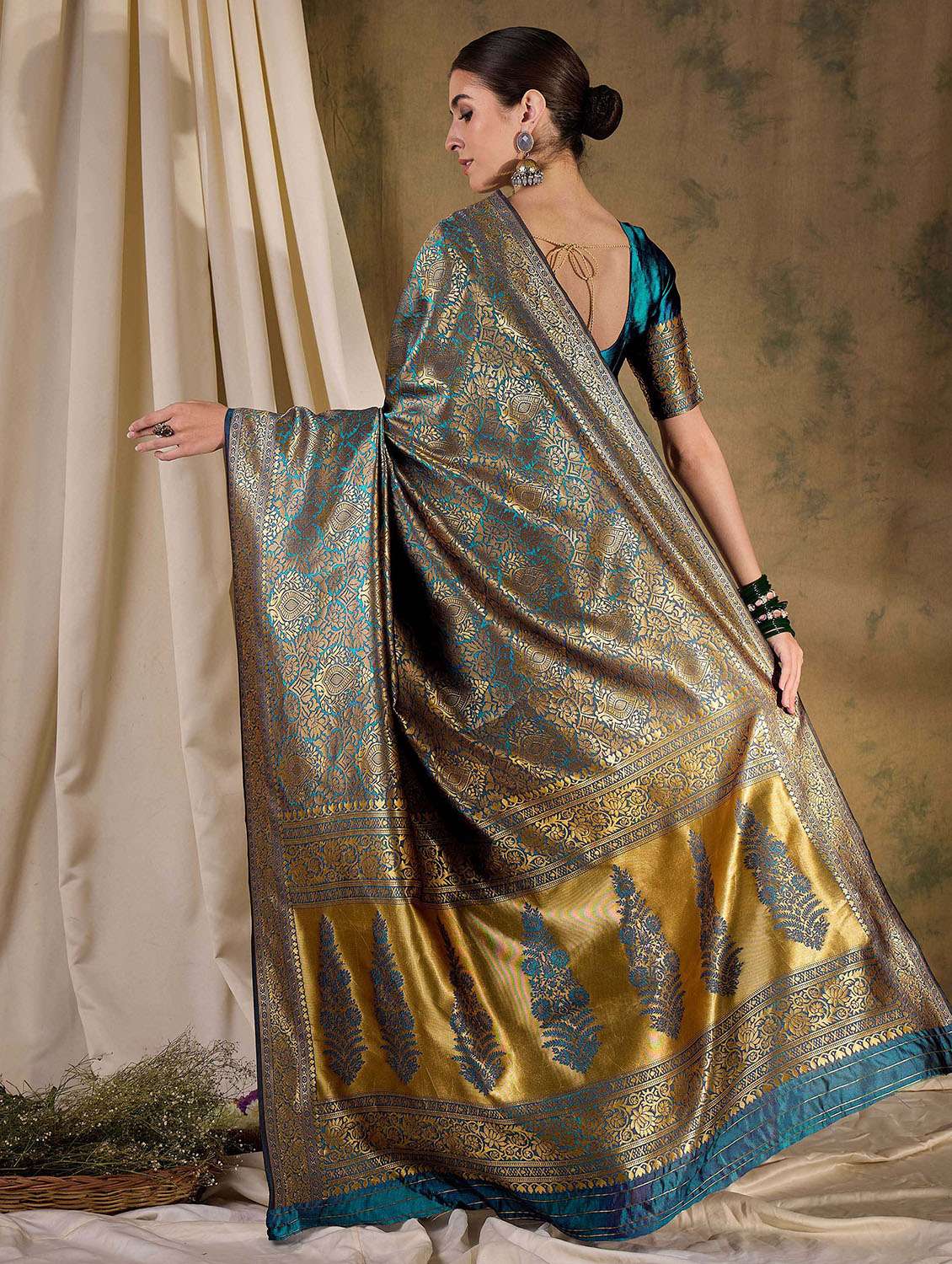 women self design banarasi saree with blouse - 22424690 -  Standard Image - 2