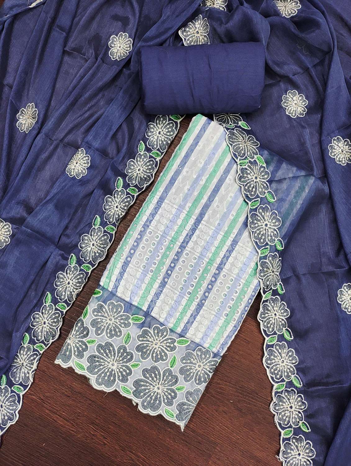 women striped unstitched suit set