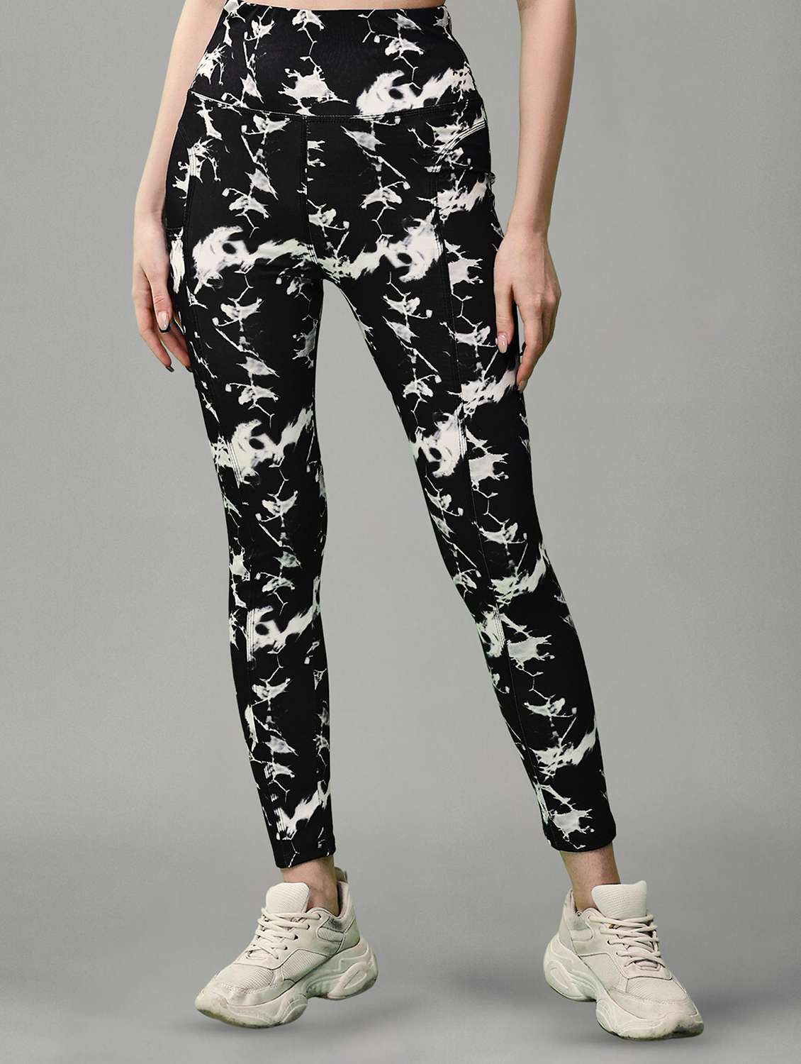 women printed mid rise yoga pants