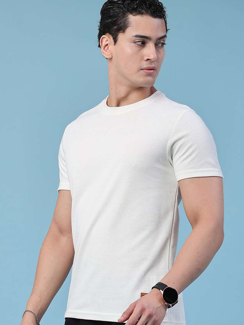 Men Solid Round Neck Slim Fit T-shirt - 22433315 -  Standard Image - 2