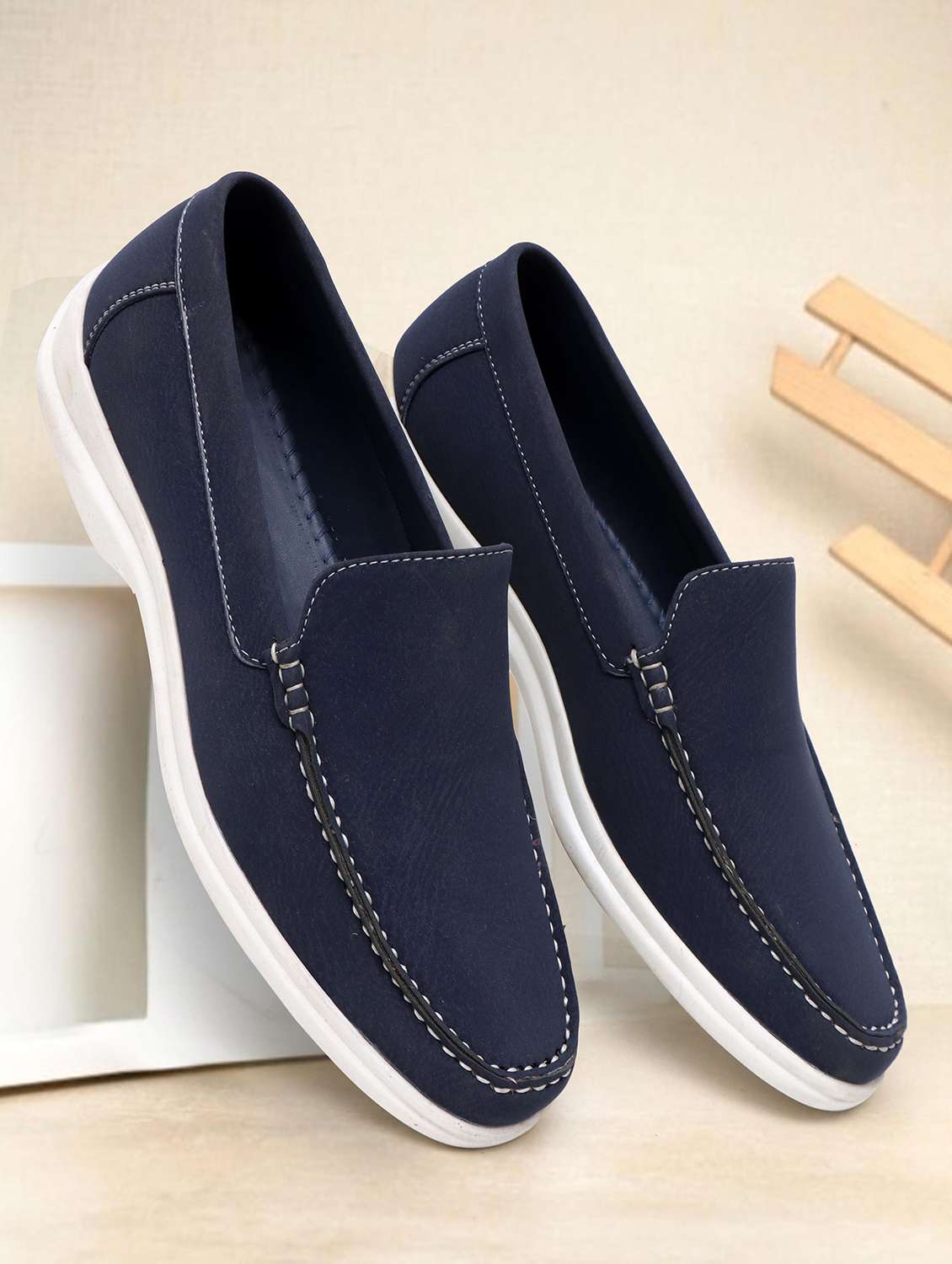 men solid slip on loafer