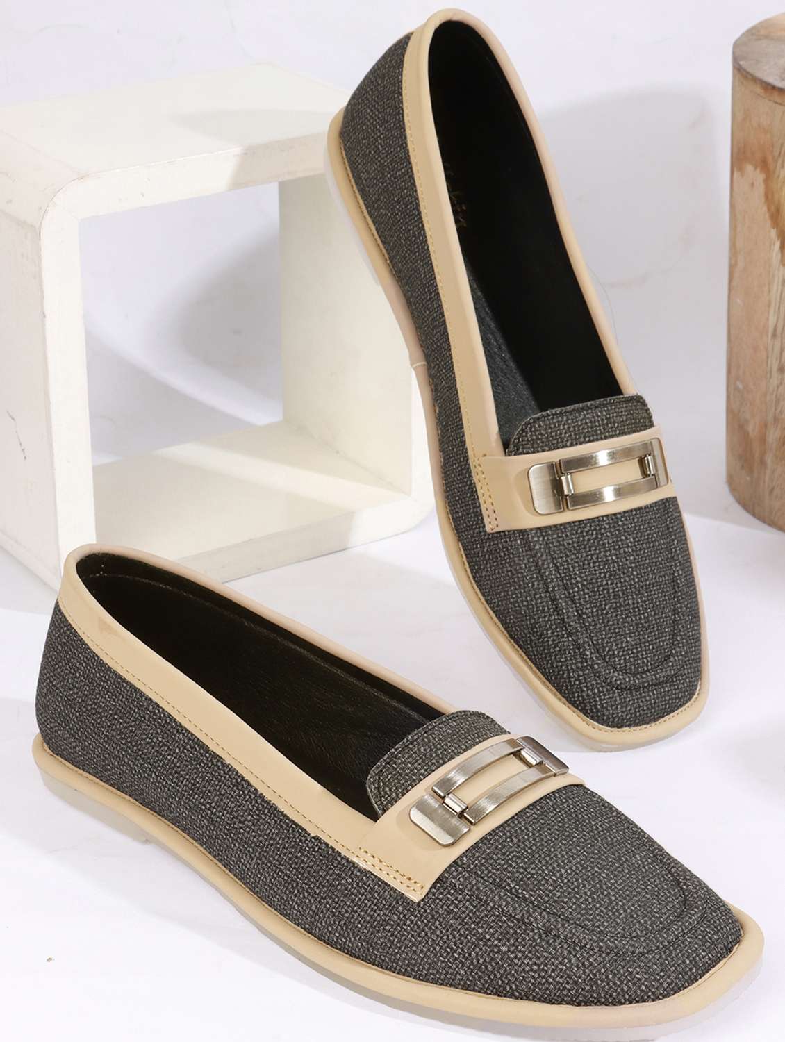 women solid slip on ballerina