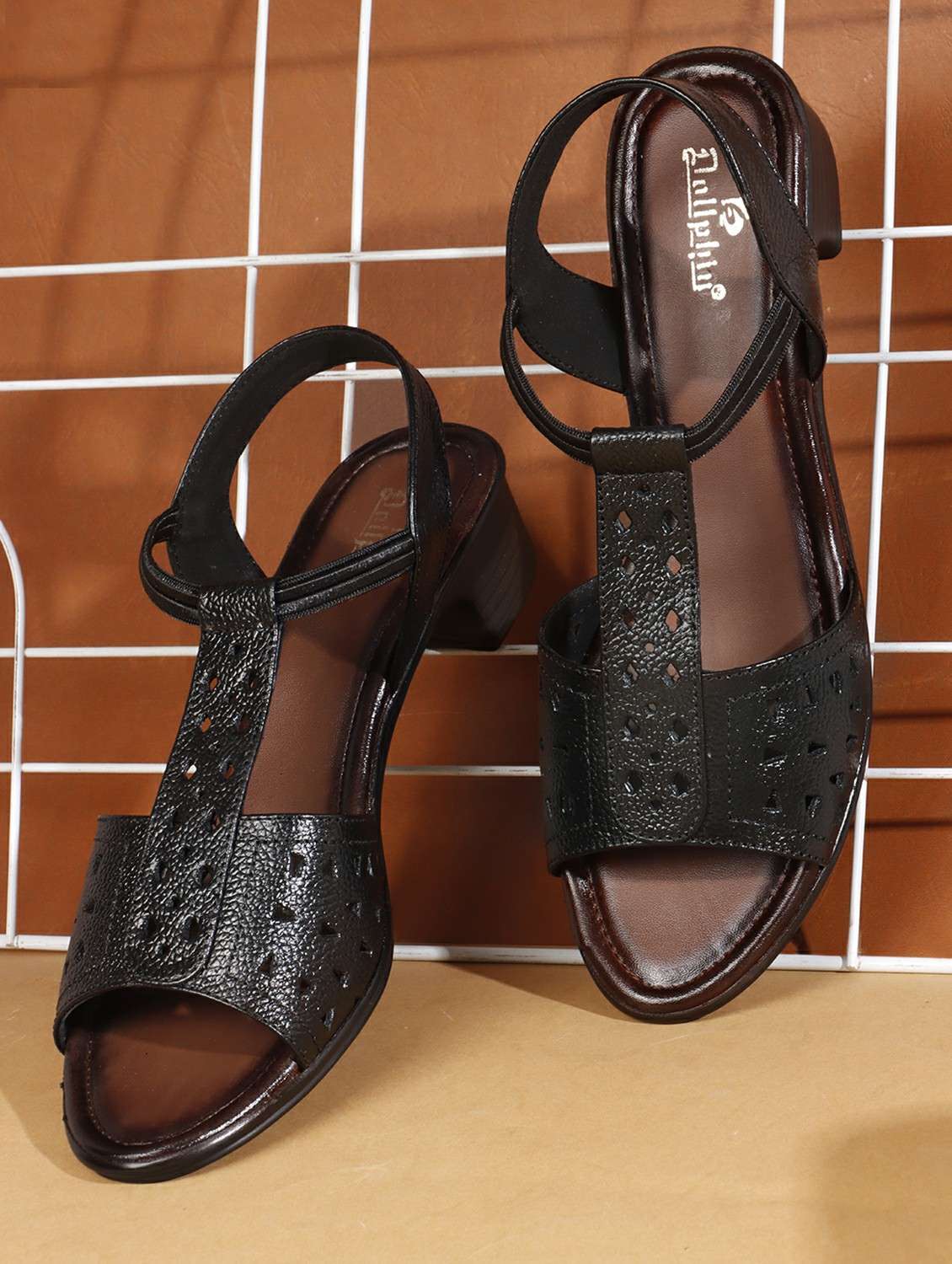 women solid back strap sandal