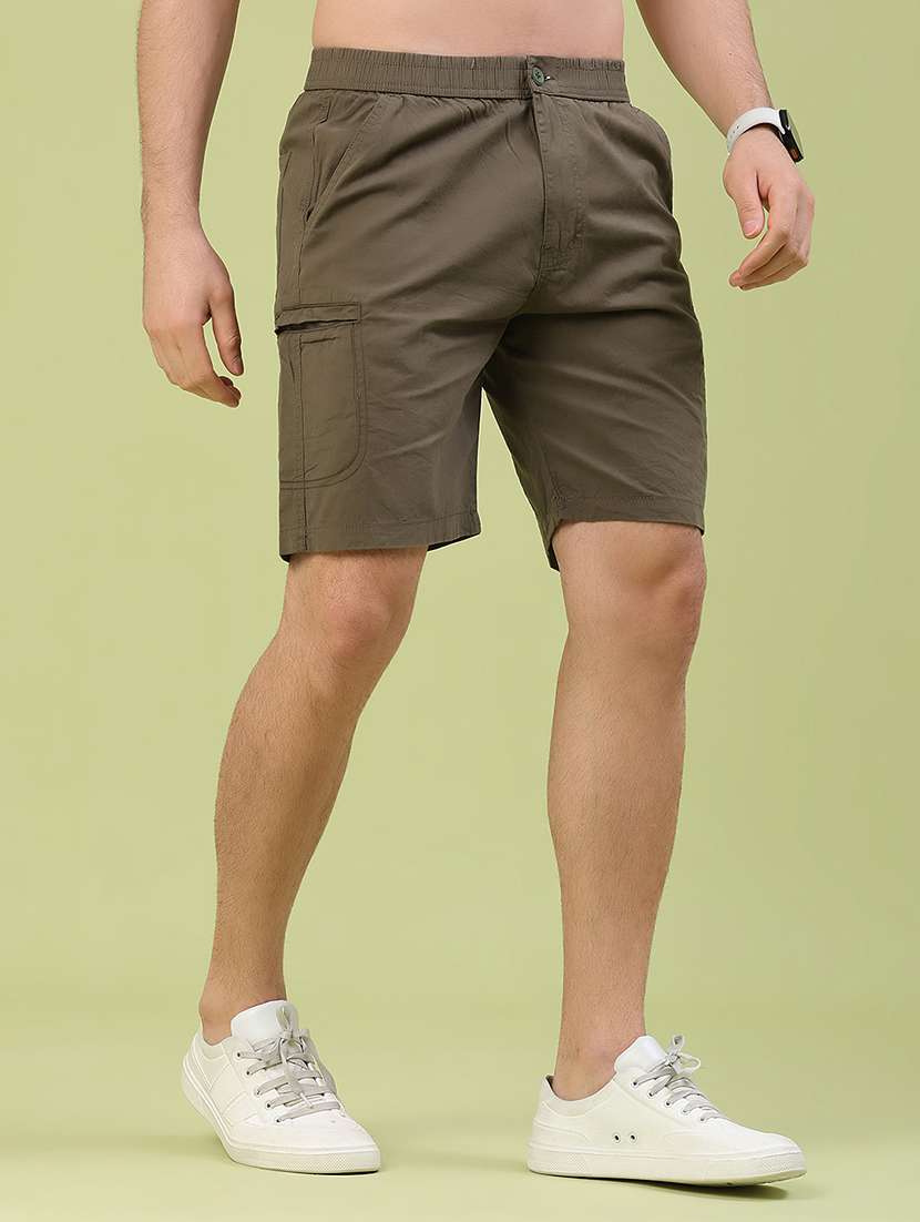 men solid mid rise regular fit cargo shorts - 22434354 -  Standard Image - 2