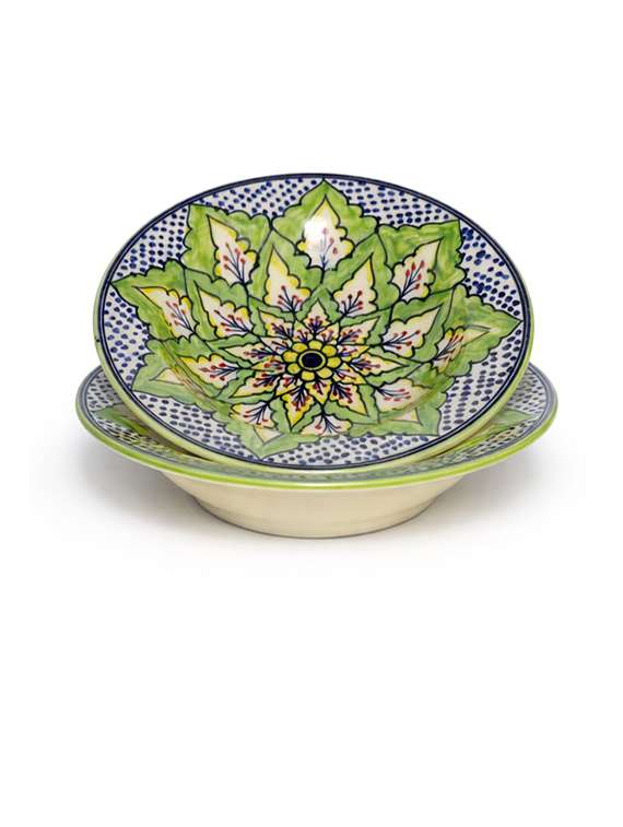 dinner plate - 22435909 -  Standard Image - 2