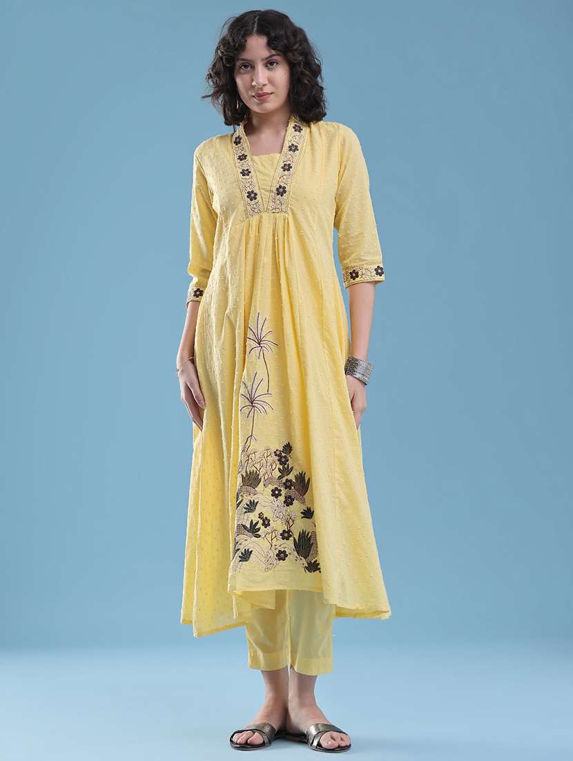 Women Embroidered Three Quarter Sleeves Kurta And Pant Set - 22439044 -  Standard Image - 2