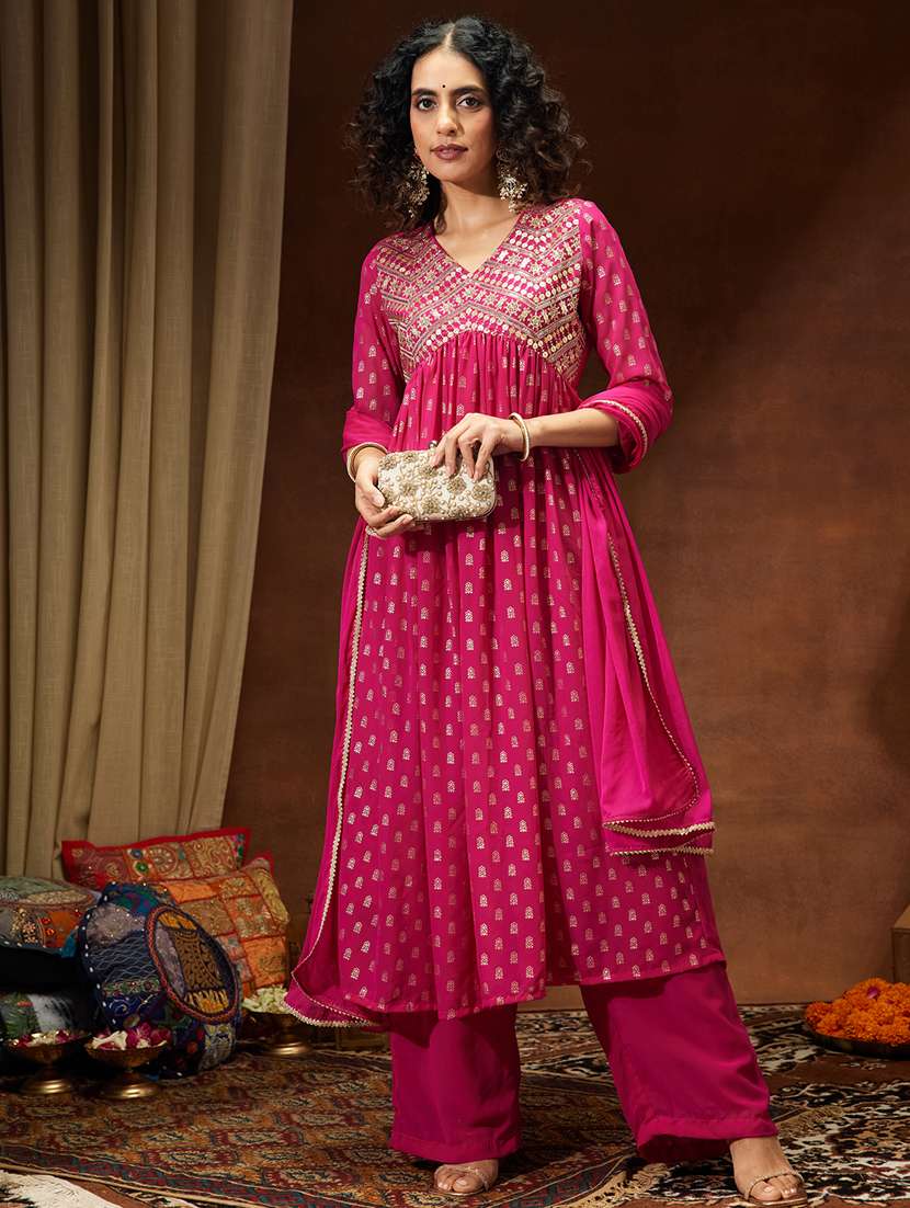 women pink kurta dupatta set