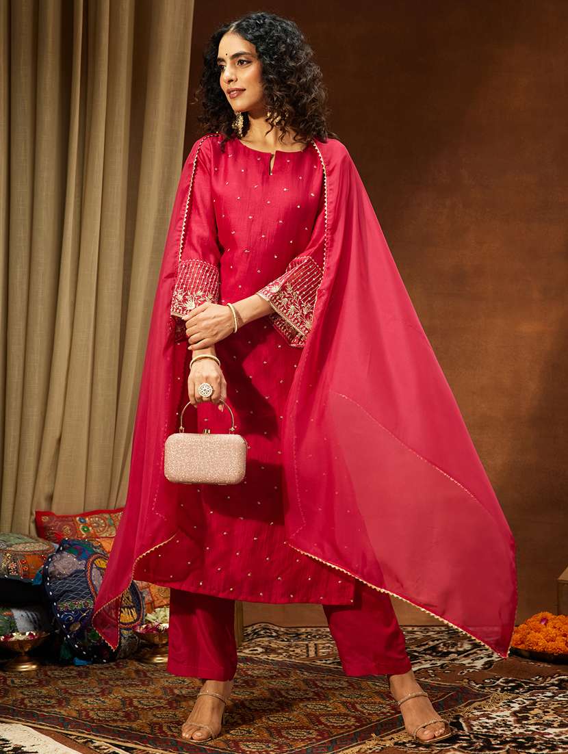 women pink kurta dupatta set