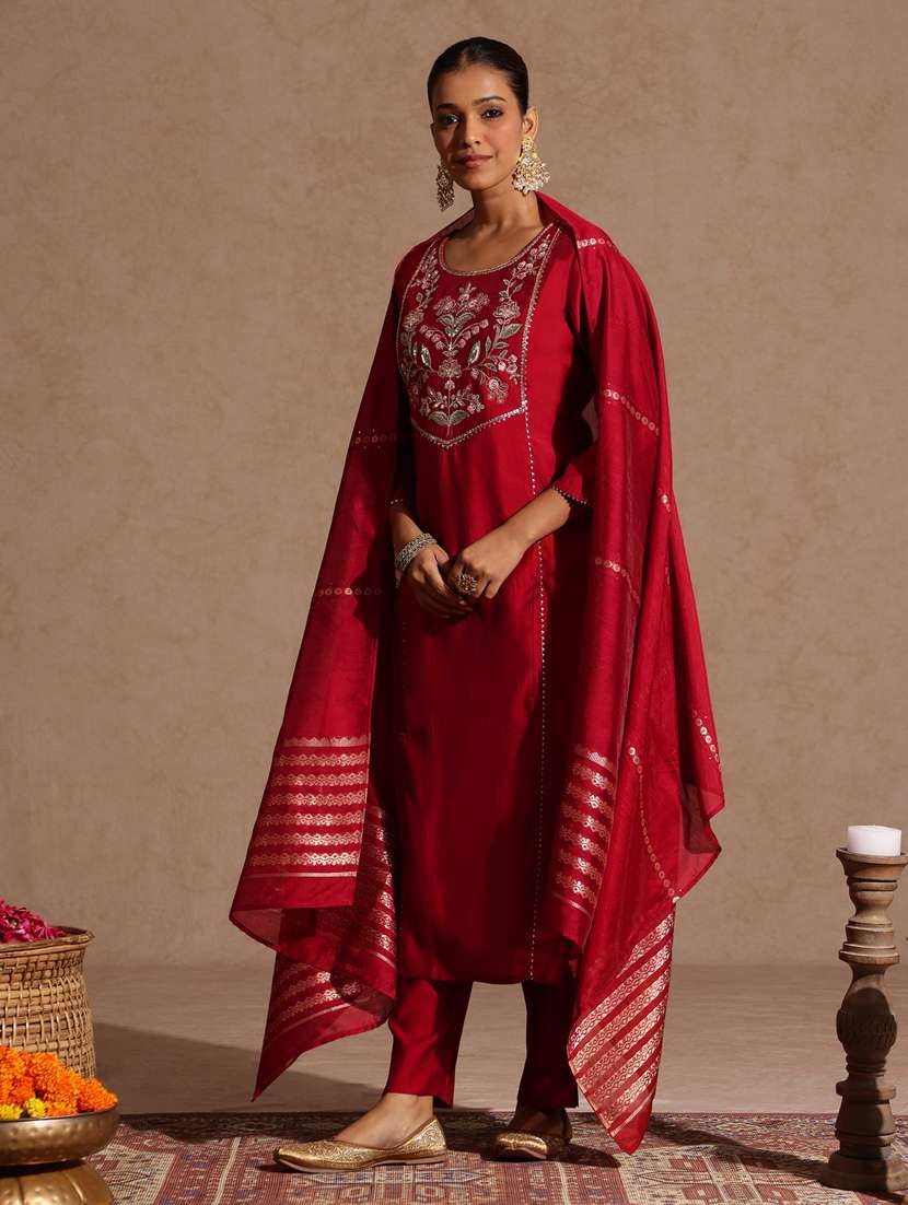 women maroon kurta dupatta set - 22439908 -  Standard Image - 2