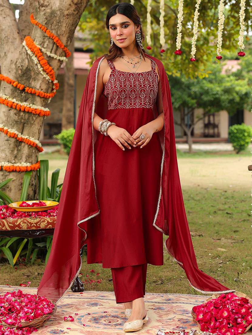 women maroon kurta pant set
