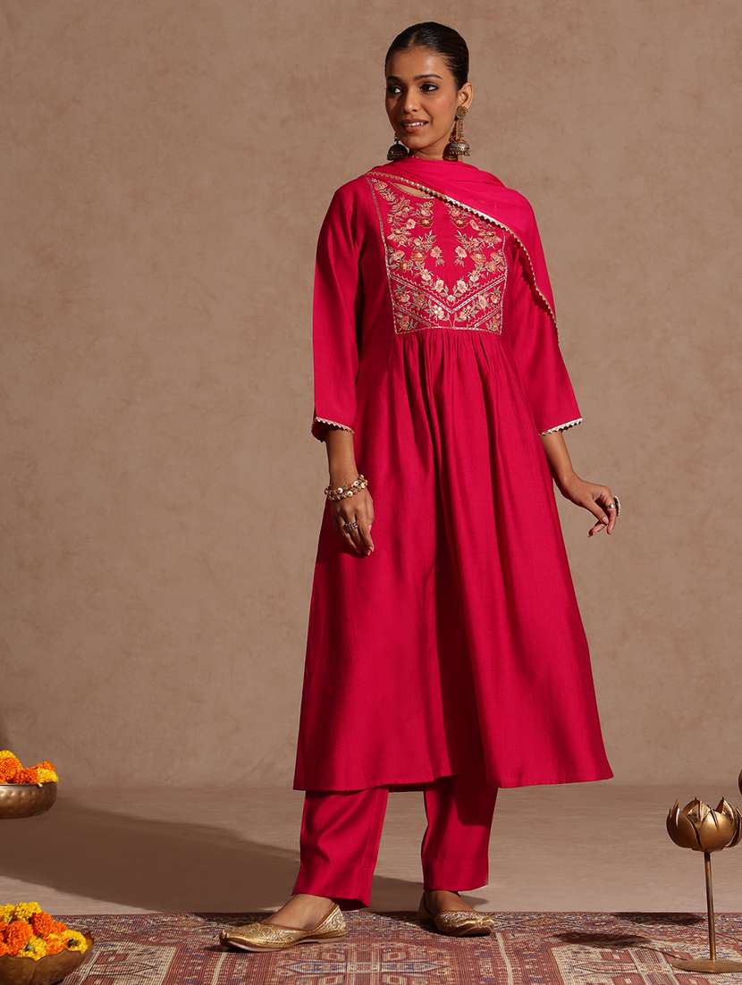 women embroidered three quarter sleeve kurta pant with dupatta set