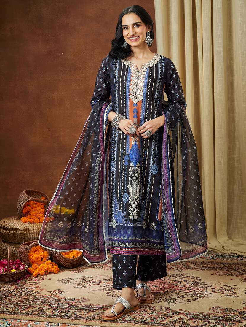 women black kurta dupatta set - 22440079 -  Standard Image - 2