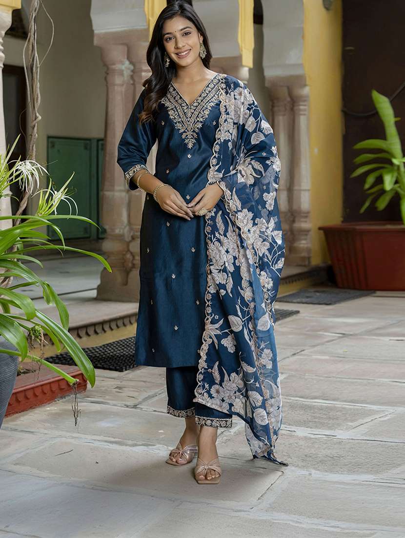 women solid with work three quarter sleeve kurta pant with dupatta set