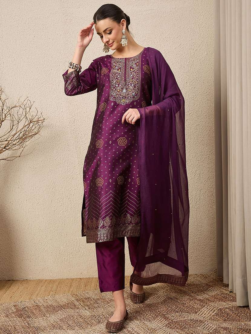 women purple kurta dupatta set