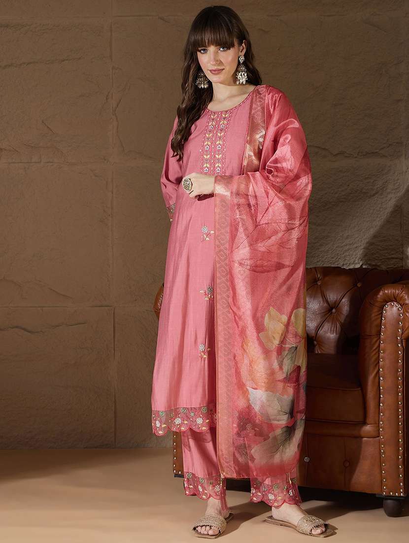 women self design pink kurta dupatta set