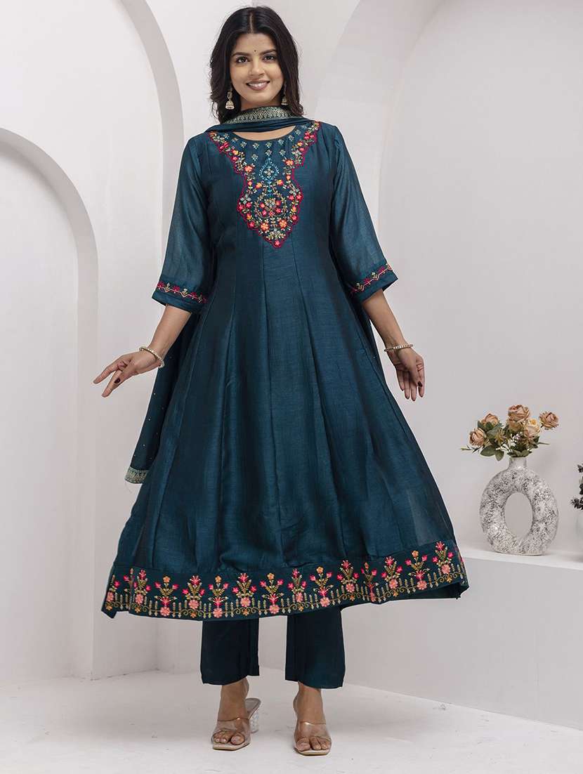 women blue kurta dupatta set