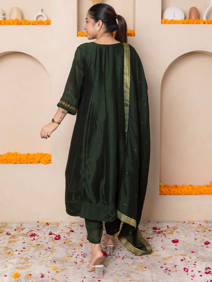 women green kurta dupatta set - 22440199 -  Standard Image - 2