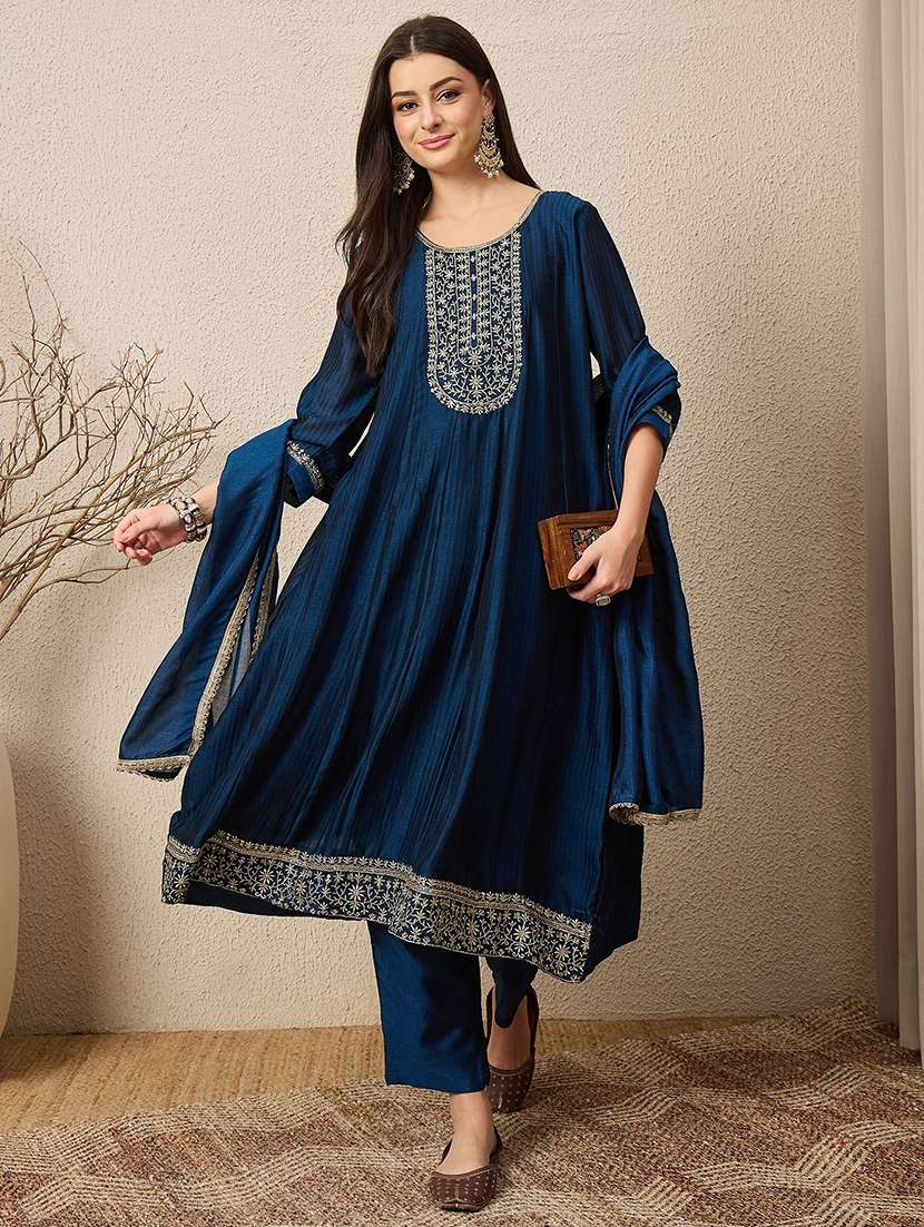 women self design black kurta dupatta set
