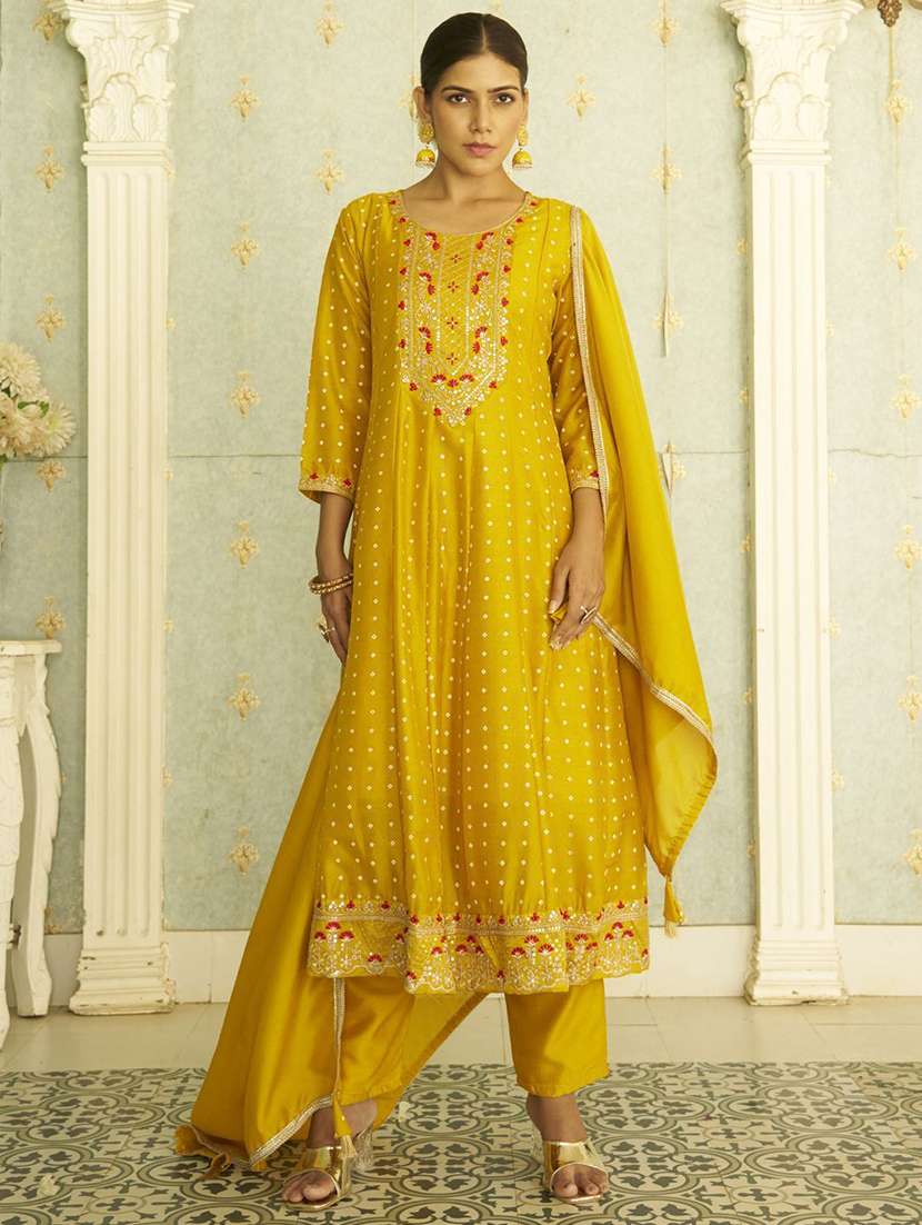 women embroidered three quarter sleeve kurta pant with dupatta set