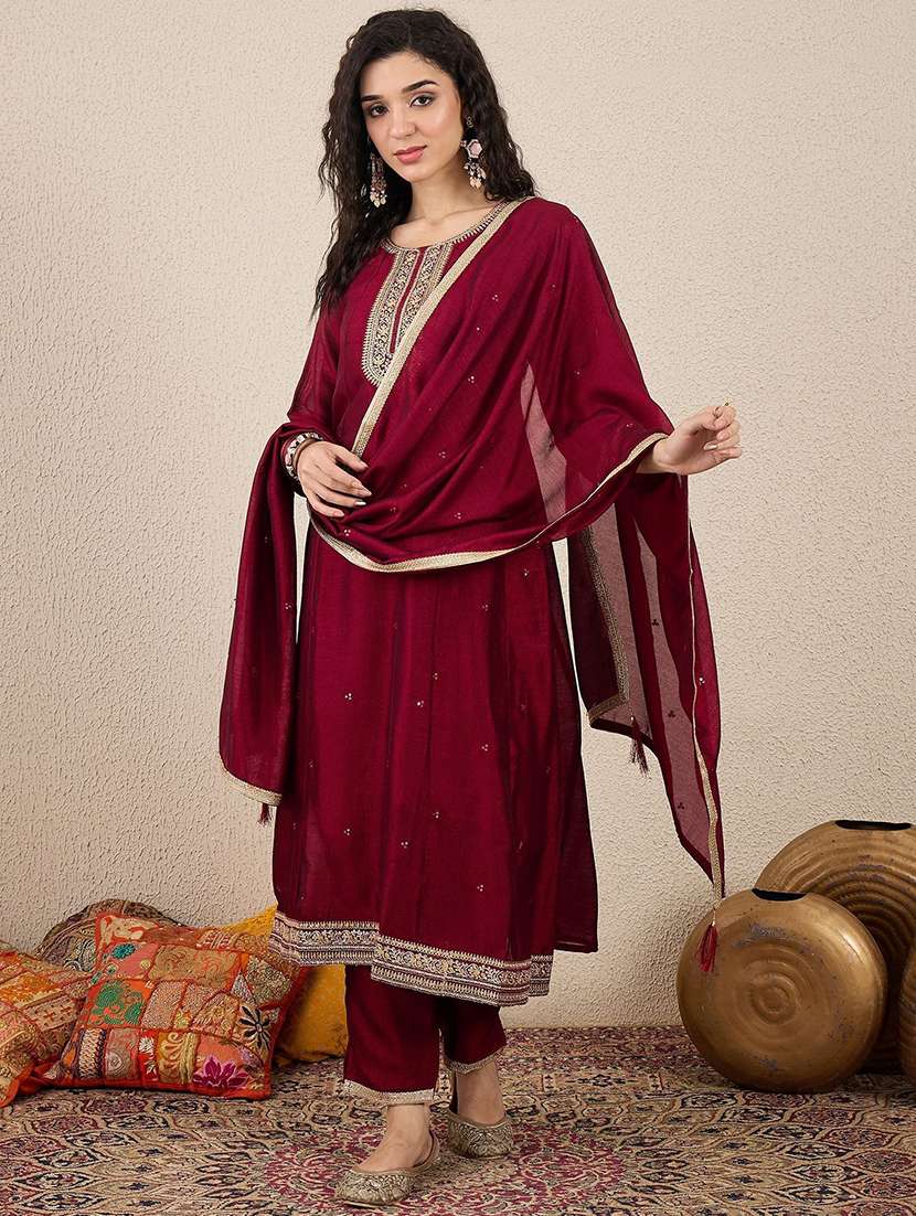 women maroon kurta dupatta set