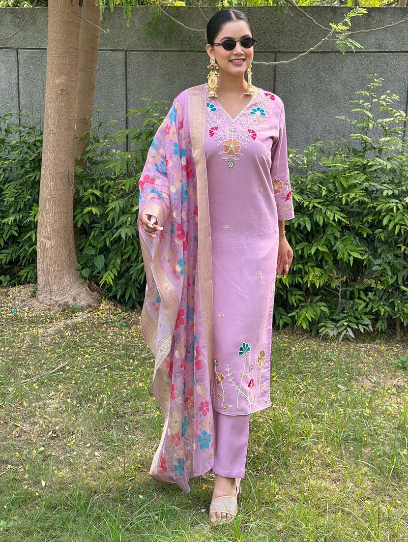women purple kurta dupatta set