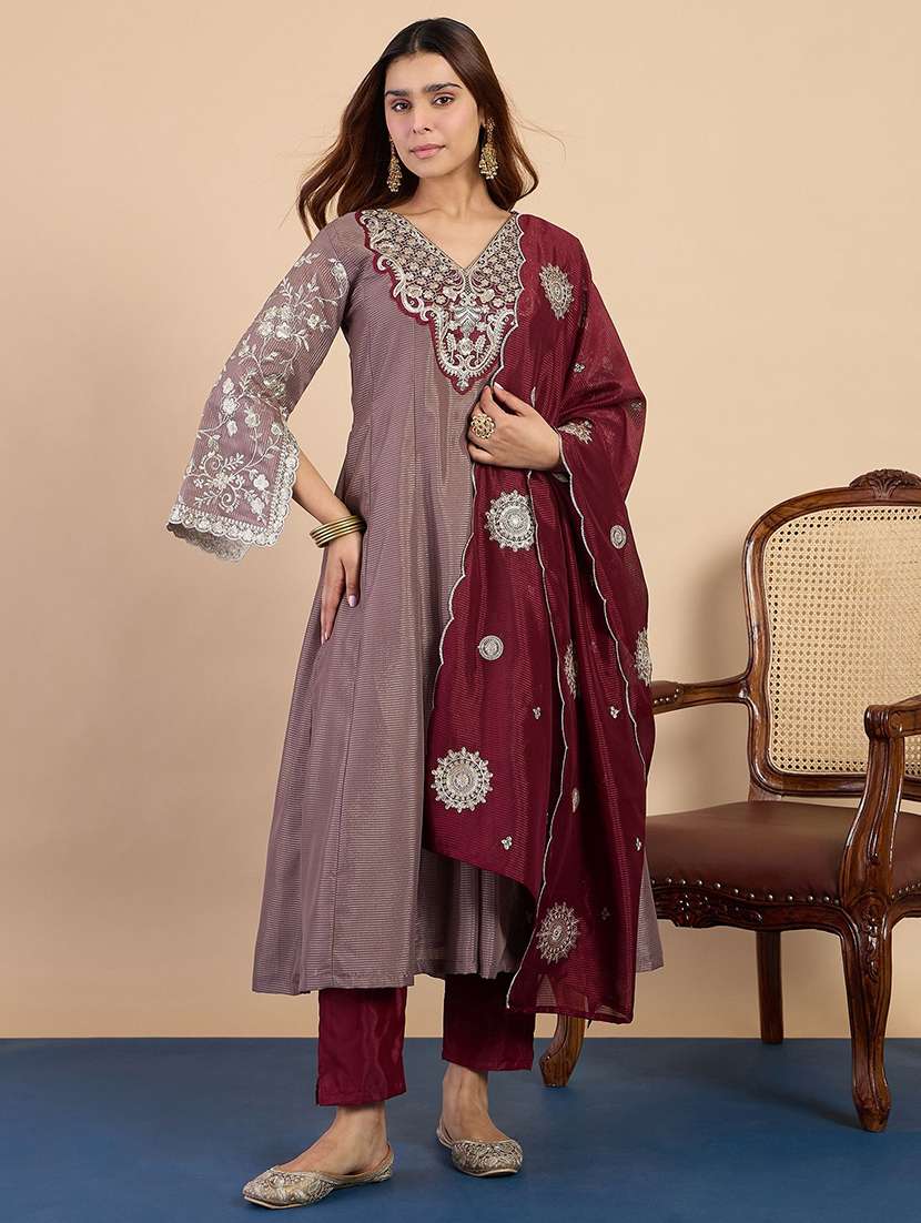 women grey kurta dupatta set