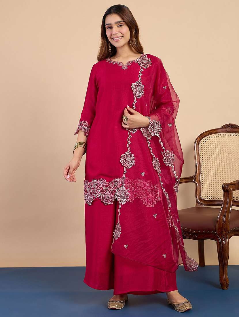 women pink kurta dupatta set