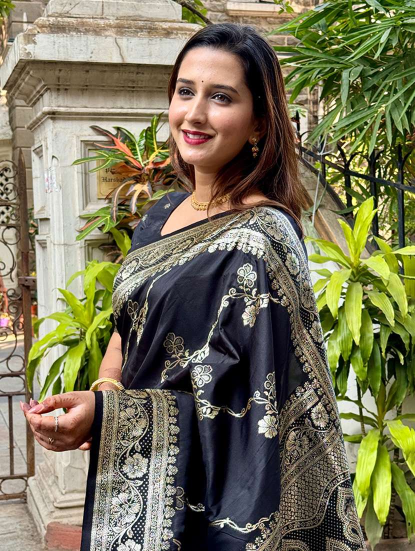 women self design banarasi saree with blouse - 22442944 -  Standard Image - 2